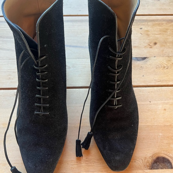 Salvatore Ferragamo black suede short lace up boot. Sz 9. Worn once. Like new - Picture 6 of 8
